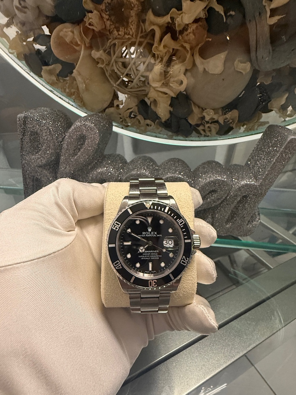 Rolex Submariner with Black Dial. (Box+Appraisal) - Picture 2 of 6
